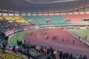 Saling Ejek sampai Lempar Keramik, Detik-detik Ricuh Laga FC Bekasi City vs PSIM Yogyakarta