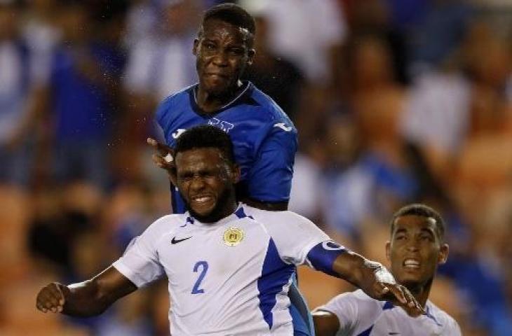 Kapten Curacao, Cuco Martina pernah cetak gol indah lawan Arsenal. (AARON M. SPRECHER / AFP)