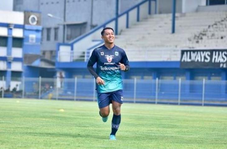 Penyerang sayap Persib Bandung, Febri Hariyadi yang kini mendapat sorotan tajam dari Bobotoh. (Instagram/febrihariyadi13)