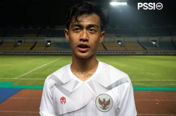 Pratama Arhan seusai latihan timnas Indonesia untuk melawan Curacao. (YouTube/PSSI TV)