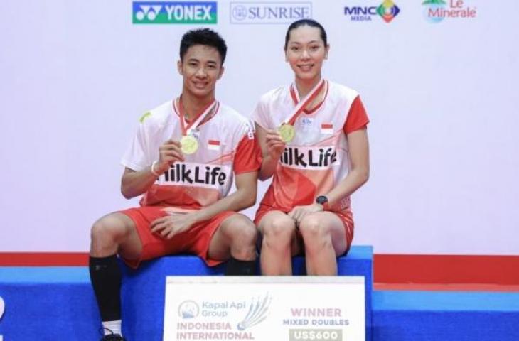 Ganda campuran Dejan Ferdinansyah/Gloria Emanuelle Widjaja menjadi juara ganda campuran Indonesia International Series 2022 di GOR Among Rogo, Yogyakarta, Minggu (25/9/2022). (dok.PBSI)