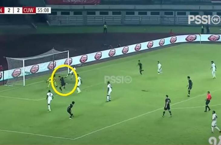 Aksi Dimas Drajad lakukan backheel saat lawan Curacao di FIFA Matchday. (bidikan layar PSSI TV)