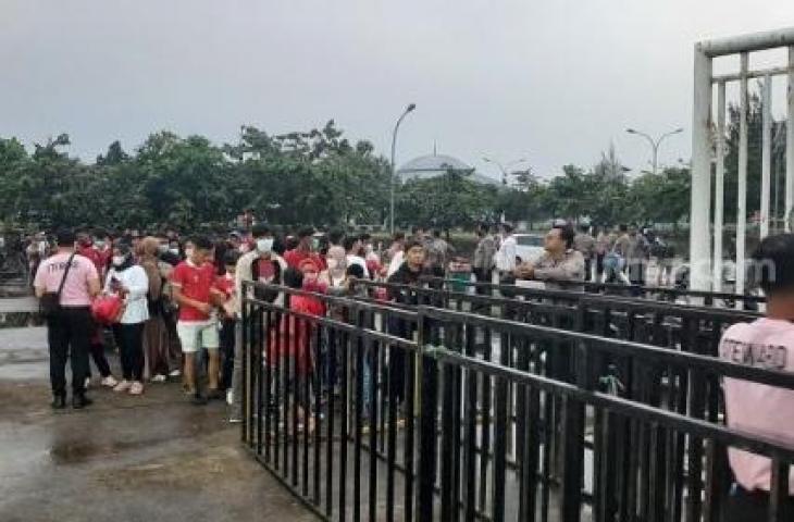 Suasana jelang pertandingan Timnas Indonesia vs Curacao di Stadion Pakansari, Cibinong, Selasa (27/9/2022). (Suara.com/Adie Prasetyo Nugraha).