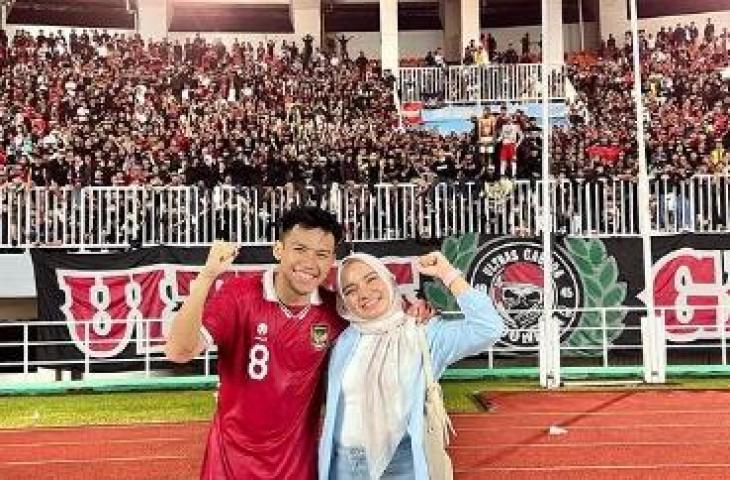 Witan Sulaeman bersama istri merayakan kemenangan Timnas Indonesia (Instagram/rismahanisulaiman_)