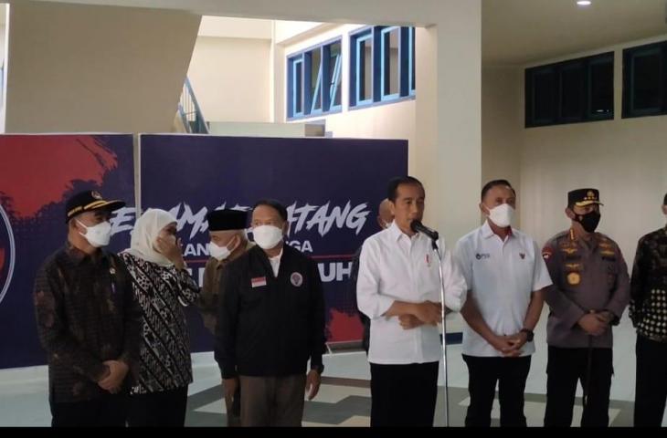 Presiden Joko Widodo (Jokowi) di Stadion Kanjuruhan, Rabu (5/10/2022). (chatwithamelia.xyz/Arif Budi)