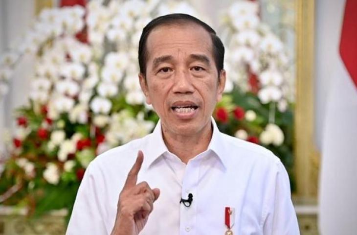 Presiden Joko Widodo memberikan keterangan pers yang disaksikan di Jakarta, Jumat (7-10-2022) malam. (ANTARA/HO-Biro Pers Sekretariat Presiden)