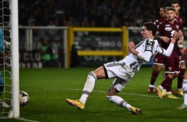 Dusan Vlahovic cetak gol saat Juventus kalahkan Torino 1-0 pada pekan ke-10 Liga Italia 2022/2023. (AFP)