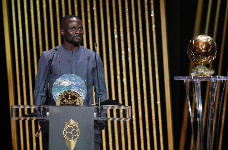 Sadio Mane mendapat Socrates Award di acara Ballon d'Or 2022. (Twitter)