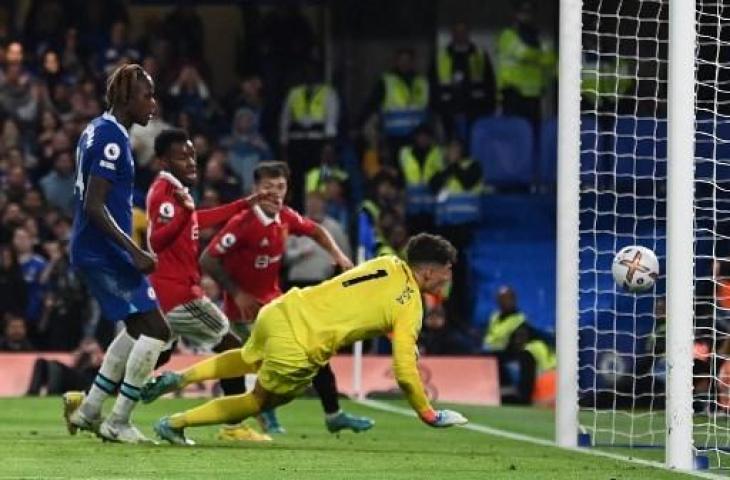 Laga Chelsea vs Manchester United berakhir 1-1 setelah Casemiro cetak gol penyama kedudukan jelang laga bubaran. (AFP)