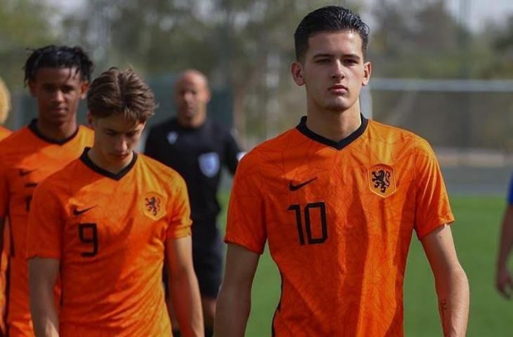 Justin Hubner saat membela Timnas Belanda U-19. (Instagram/@justinhubner5)