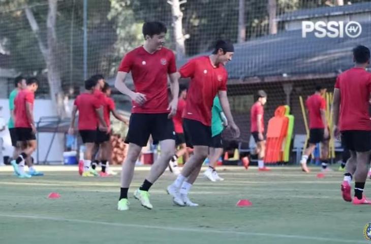 Anak Shin Tae-yong, Shin Jae-won dan Shin Jae-hyuk ikut latihan bersama timnas Indonesia U-19. (YouTube/PSSI TV)