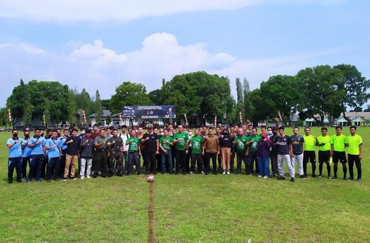 Kasrem 072/Pamungkas, Hotlan Maratua Gurning melakukan pembukaan simbolik. (chatwithamelia.xyz/Arif Budi)