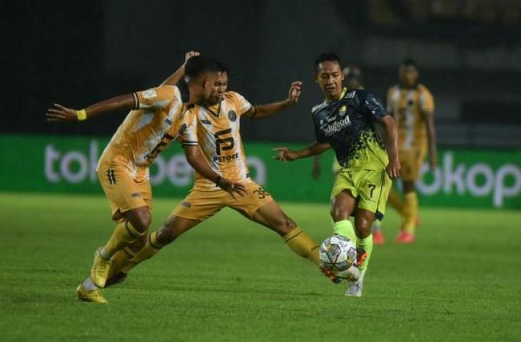 Aksi Beckham Putra Nugraha saat Persib Bandung kalahkan FC Bekasi City 3-0 dalam laga uji coba. (Dok. Persib Bandung)