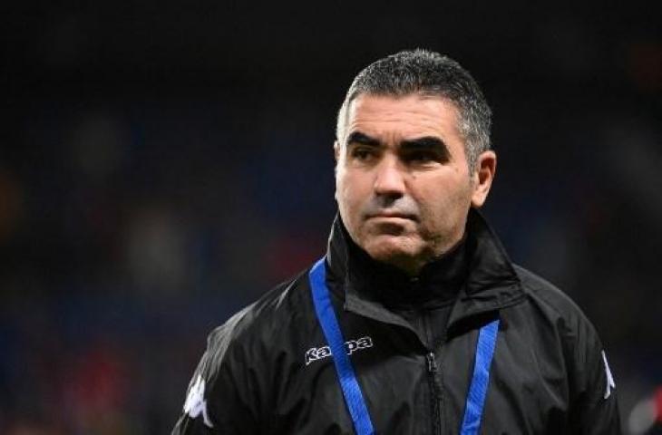 Pelatih Tunisia Jalal Qaderi menghadiri pertandingan sepak bola persahabatan antara Brasil dan Tunisia di Parc des Princes di Paris pada 27 September 2022. (Franck Fife/AFP)