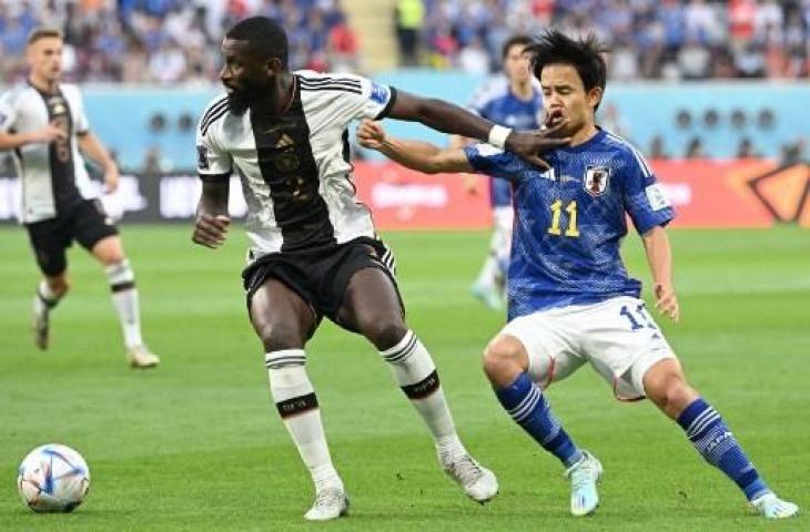 Aksi Antonio Rudiger saat Timnas Jerman dikalahkan Jepang 1-2 di Piala Dunia 2022. (AFP)