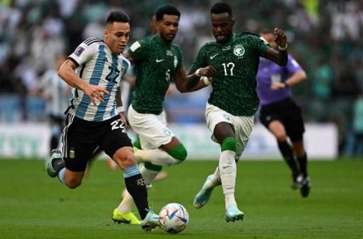 Aksi Lautaro Martinez saat Argentina dikalahkan Arab Saudi 1-2 di Piala Dunia 2022. (AFP)