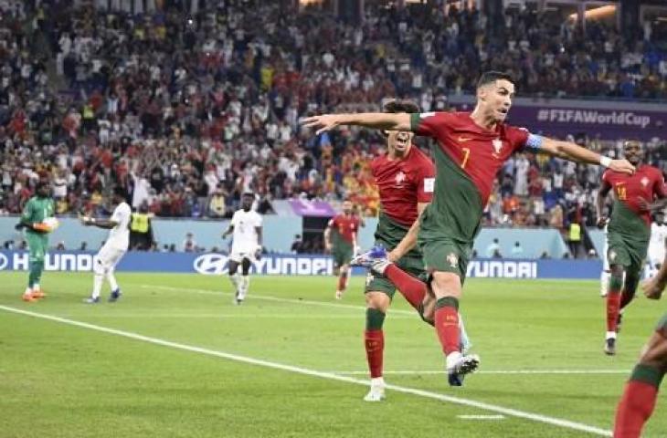 Selebrasi Cristiano Ronaldo usai cetak gol saat Portugal kalahkan Ghana 3-2 di Piala Dunia 2022. (AFP)