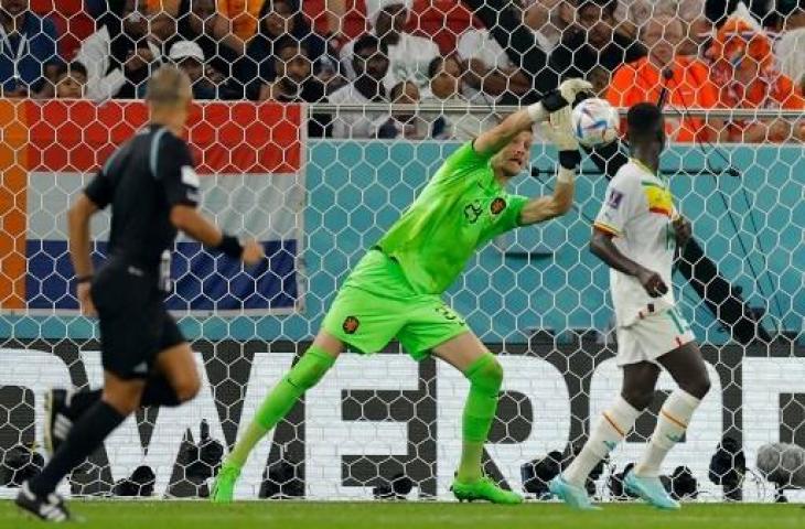 Kiper Timnas Belanda di Piala Dunia 2022, Andries Noppert. (AFP)