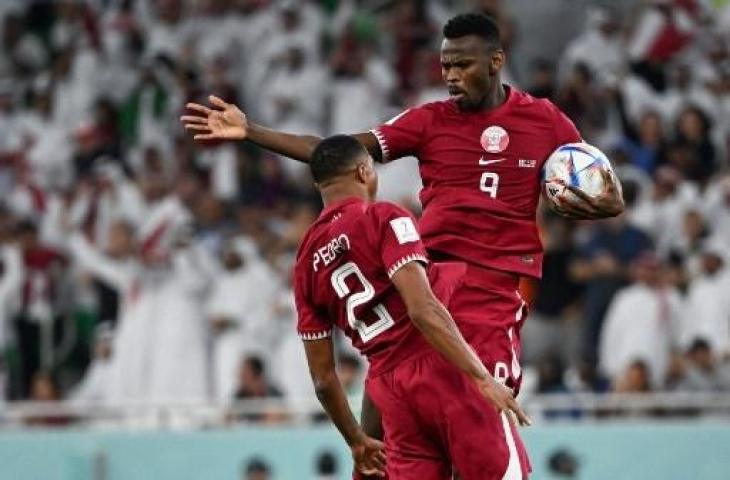 Mohammed Muntari cetak gol pertama buat Timnas Qatar ke gawang Ekuador di Piala Dunia 2022. (AFP)