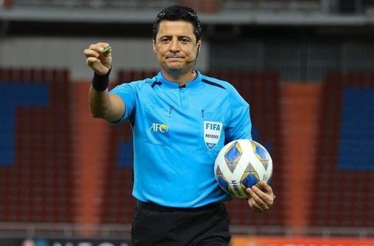 Wasit asal Iran, Alireza Faghani yang memimpin pertandingan di Piala Dunia 2022. (Instagram/@alirezafagani__)