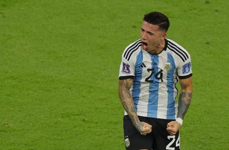 Pemain Argentina Enzo Fernandez saat merayakan gol ke gawang Meksiko di Piala Dunia 2022. (AFP/Odd Andersen)