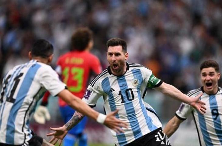 Lionel Messi lakukan selebrasi usai ceta gol saat Argentina kalahkan Meksiko 2-0. (AFP)