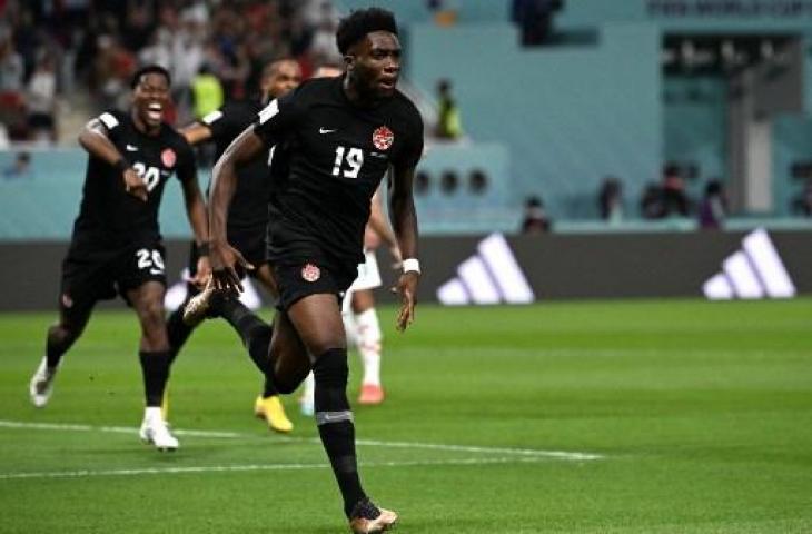 Selebrasi Alphonso Davies usai cetak gol cepat saat Kanada kalah telak lawan Kroasia 1-4 di Piala Dunia 2022. (AFP)