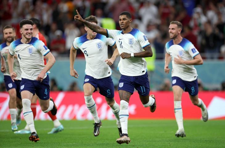 Selebrasi Marcus Rashford usai cetak gol saat Inggris hajar Wales 3-0 di Piala Dunia 2022. (Twitter)