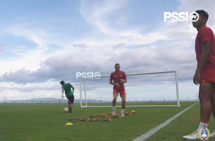 Ilija Spasojevic jalani latihan bersama Timnas Indonesia. (YouTube/PSSI)