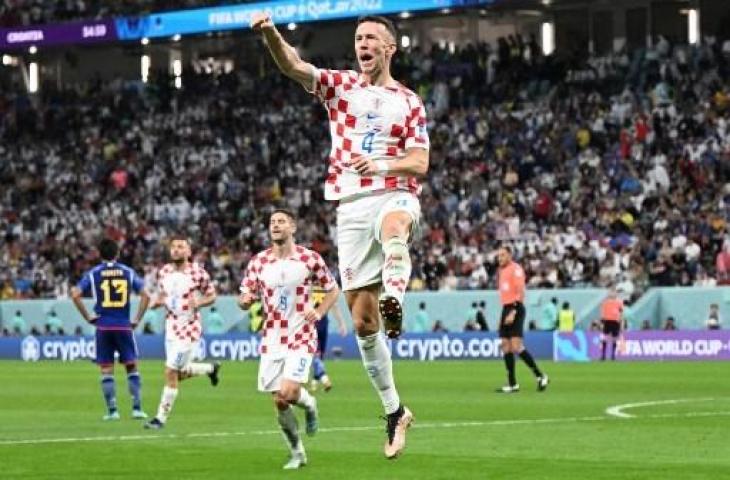 Selebrasi Ivan Perisic usai cetak gol saat Kroasia kalahkan Jepang di babak 16 besar Piala Dunia 2022. (AFP)