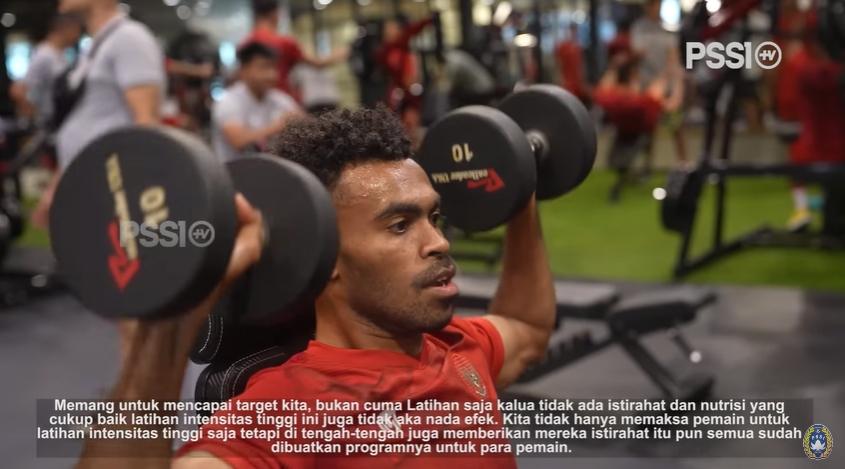 Pemain timnas Indonesia, Yakob Sayuri ikut TC lagi setelah sempat menghilang. (YouTube/PSSI TV)