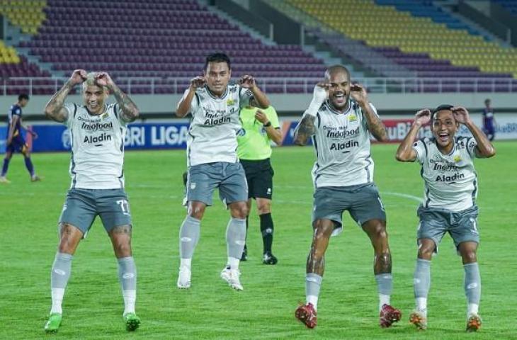 Selebrasi Persib Bandung saat menghajar Dewa United. (Dok. Persib)