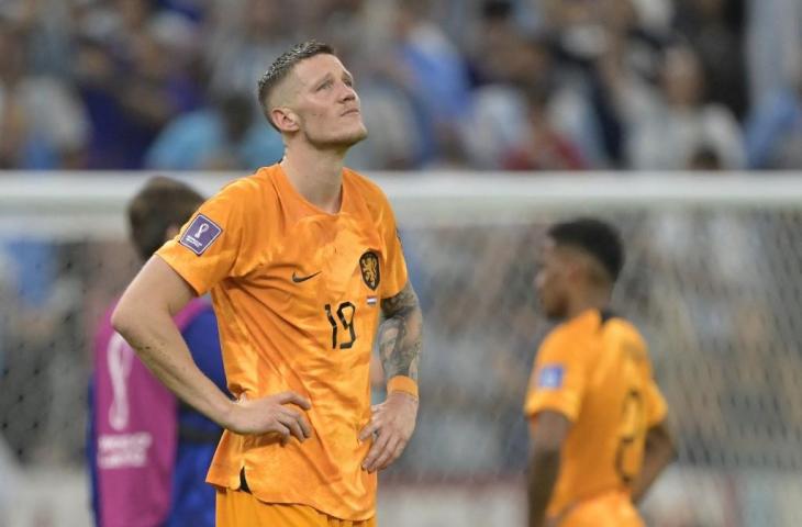 Penyerang Belanda, Wout Weghorst, bereaksi atas kekalahan timnya dari Argentina dalam laga perempat final Piala Dunia Qatar 2022di Stadion Lusail, utara Doha pada 9 Desember 2022. (AFP/Juan Mabromata)