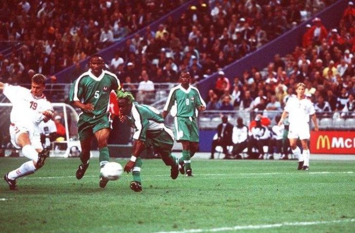 Ebbe Sand cetak gol hanya butuh waktu 26 detik saat bela Denmark lawan Nigeria di Piala Dunia 2002. (Twitter)