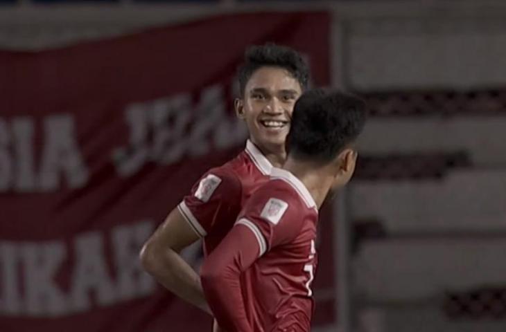 Selebrasi Marselino Ferdinan saat mencetak gol ke gawang Filipina di Stadion Rizal Memorial, Senin (2/1/2023). (Twitter/@BroadcastBola)