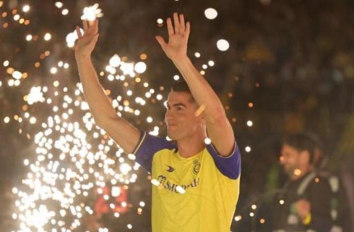 Cristiano Ronaldo saat diperkenalkan sebagai pemain baru Al Nassr. (AFP)