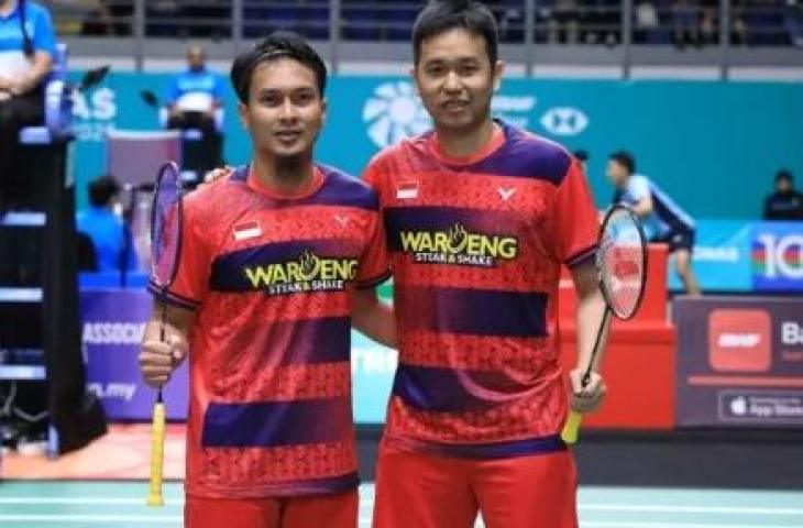 Ganda putra Indonesia Mohammad Ahsan/Hendra Setiawan saat tampil menghadapi He Ji Ting/Zhou Hao Dong asal China di babak pertama Malaysia Open 2023. (dok.PBSI)