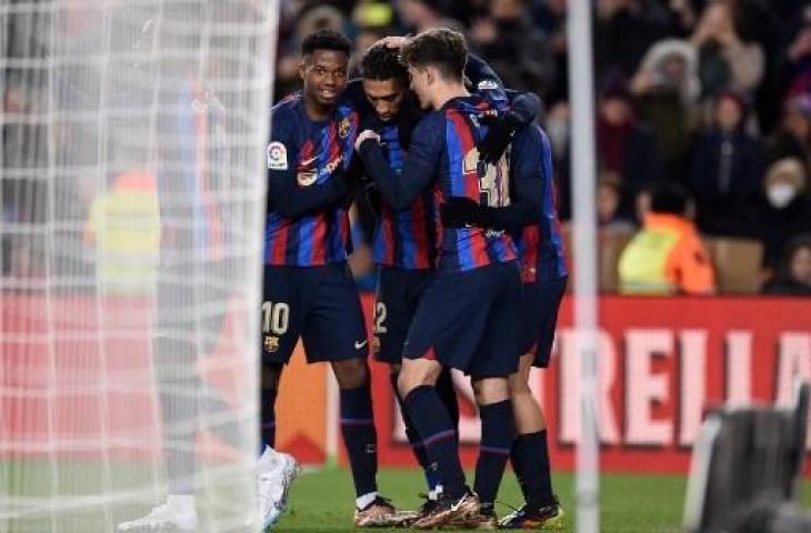 Pedri melakukan selerasi bersama rekan-rekannya usai cetak gol saat Barcelona kalahkan Getafe 1-0. (AFP)