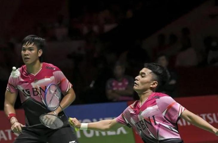 Pebulu tangkis ganda putra Indonesia Leo Rolly Carnando (kiri) dan Daniel Marthin (kanan) juara Thailand Masters 2023. (ANTARA FOTO/Indrianto Eko Suwarso/hp)