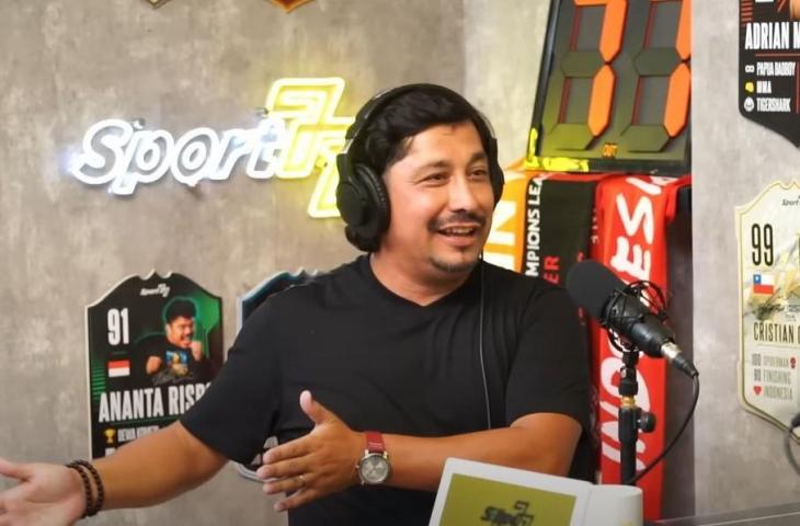 Striker asal Chile, Oscar Aravena, saat berada di Podcast Sport77. (YouTube/Sport77)