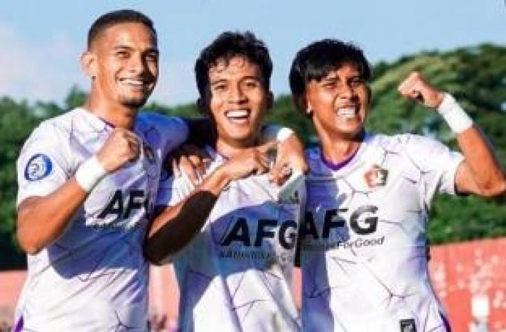 Selebrasi pemain Persik Kediri usai hajar Persija Jakarta 2-0 di BRI Liga 1. (Twitter/@persikfckediri)