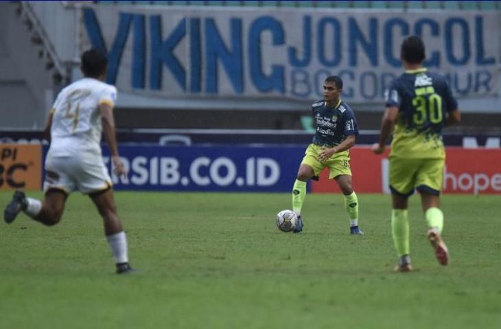 Pertandingan Persib Bandung vs Dewa United di lanjutan BRI Liga 1, Senin (20/3/2023). (dok.persib.id)