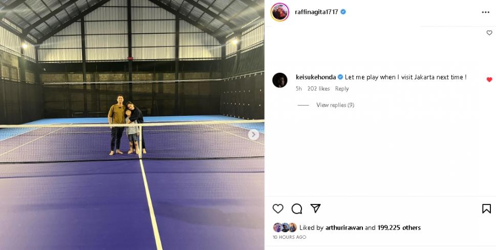 Keisuke Honda komentari Raffi Ahmad yang bangun lapangan tenis. (Instagram/@raffinagita1717)