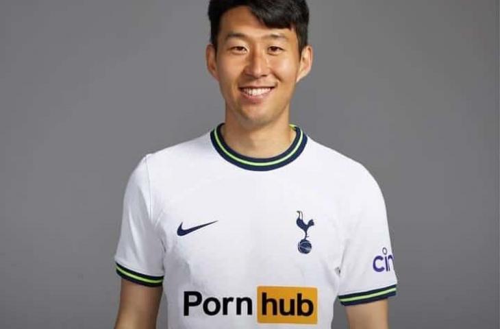 Tottenham dilaporkan kerja sama dengan Porn Hub. (Twitter/@ScrotumReport)