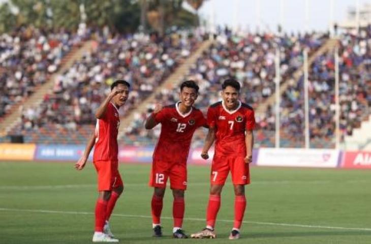 emain Timnas Indonesia U-22 Beckam Putra, Pratama Arhan dan Marselino Ferdinan saat lawan Filipina. (Instagram/@pssi)