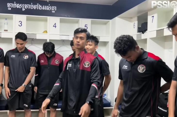 Respons Pratama Arhan di ruang ganti timnas Indonesia U-22. (YouTube/PSSI TV)