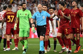 Profil Anthony Taylor, Wasit yang Abaikan Handball Sevilla di Laga Kontra AS Roma