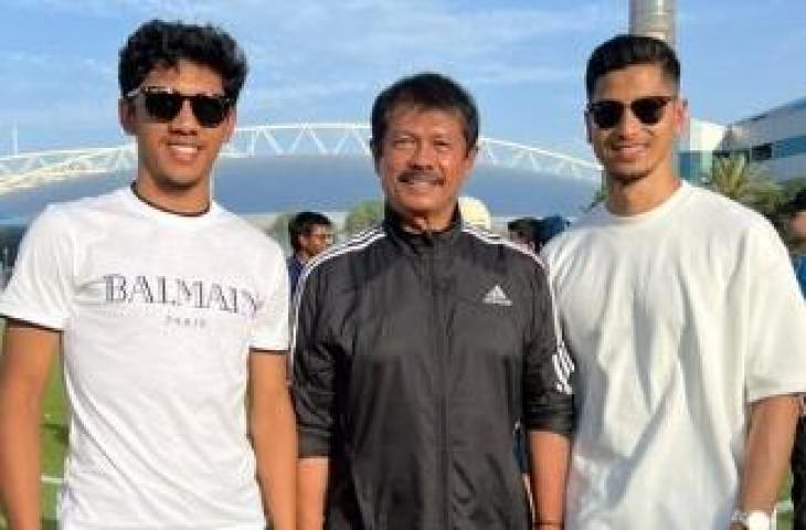 Indra Sjafri bertemu pemain Indonesia di Qatar Khuwailid Mustafa dan Farri Agri. (Instagram)