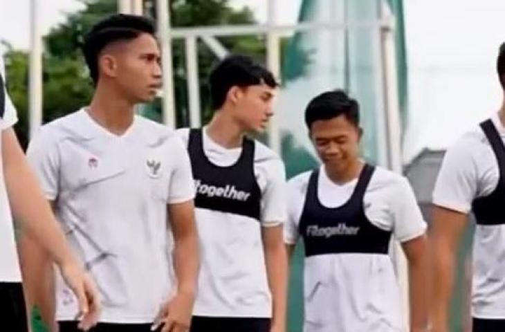 Marselino Ferdinan dalam sesi latihan Timnas Indonesia. (YouTube/PSSI)