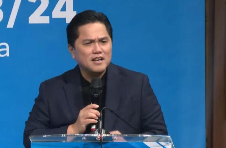 Ketum PSSI, Erick Thohir, saat konferensi pers Liga Indonesia 2023/2024. (YouTube/PSSI)